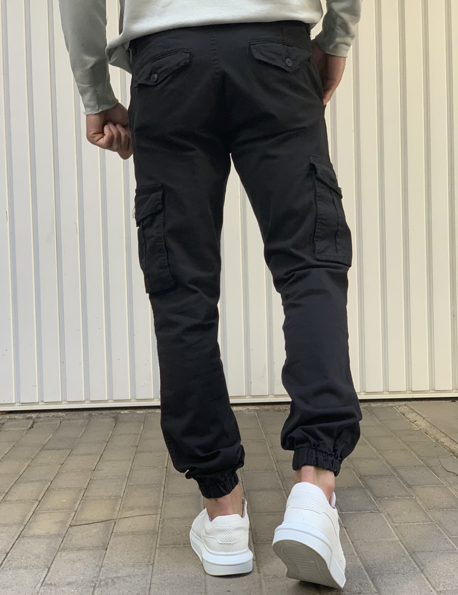 Ανδρικό μαύρο υφασμάτινο cargo παντελόνι 210922V φωτογραφία